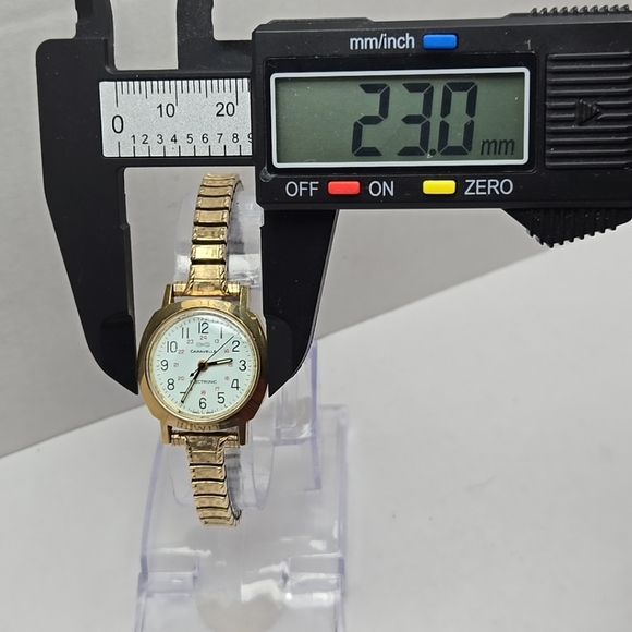Womens Vintage Caravelle by Bulova Electronic Watch Gold Petite New Battery Read - Picture 5 of 13